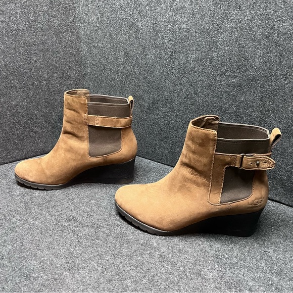 UGG Shoes - UGG Women's Indra waterproof wedge boot in the stout color and size 9.5